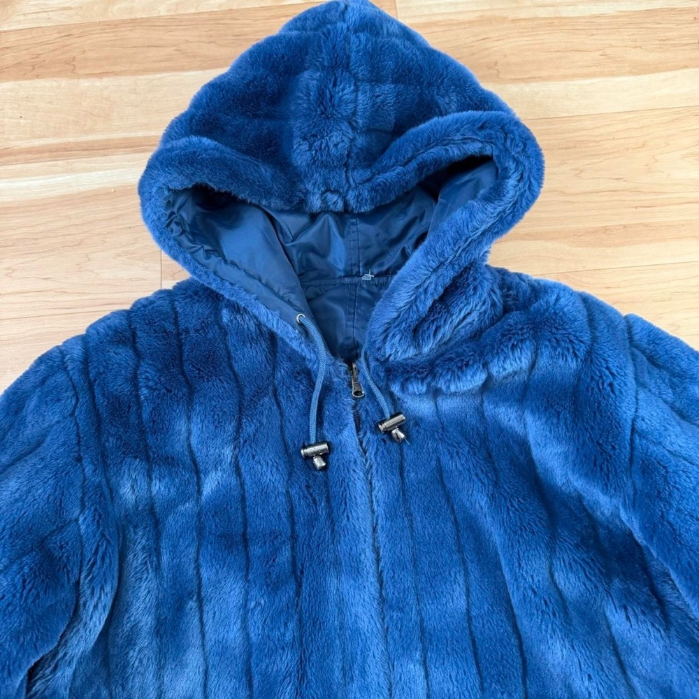 Deep blue faux fur hooded jacket with pockets - Picture 7 of 8